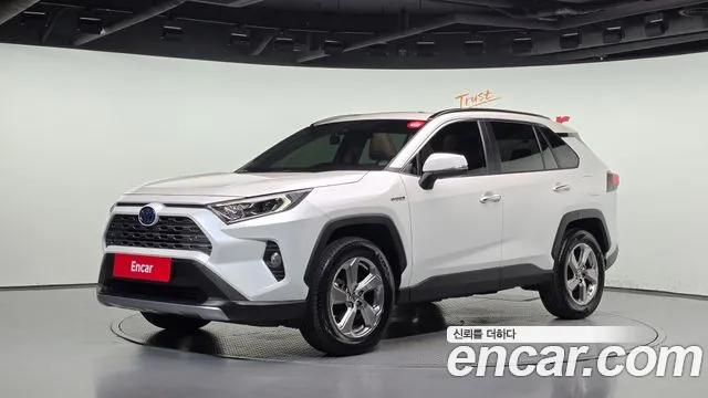 Toyota RAV4 2021 — photo 1