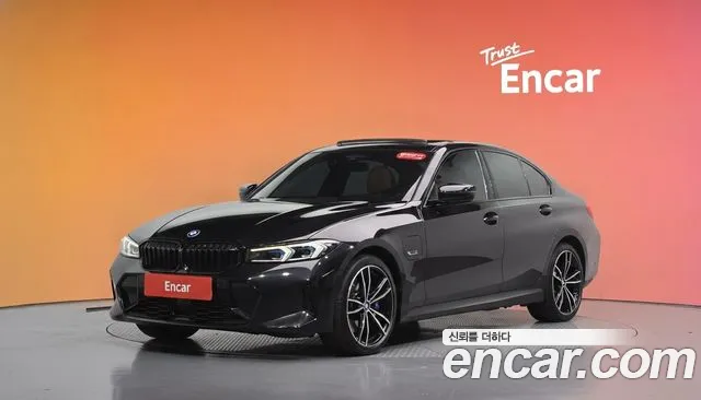 BMW 3-Series 2023 — photo 1