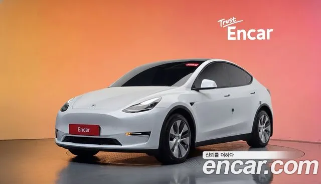 Tesla Model Y 2022 — photo 1