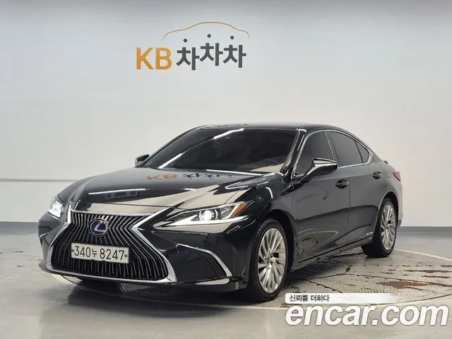 Lexus ES 2020 — photo 1