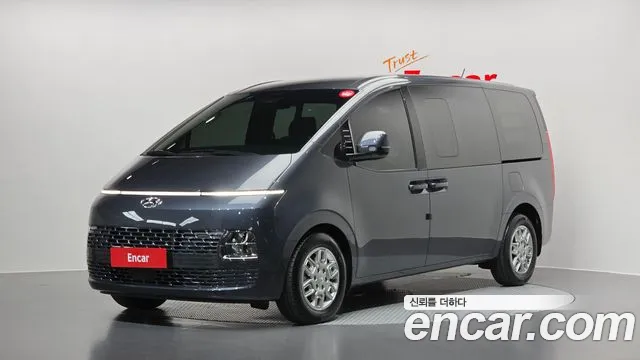 Hyundai Staria 2023 — photo 1