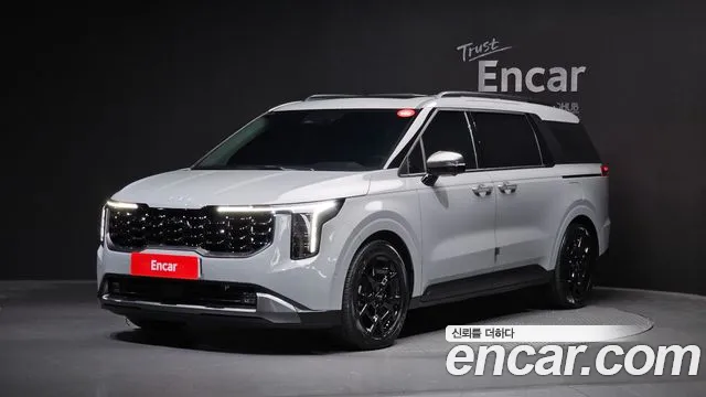 Kia Canival 2025 — photo 1