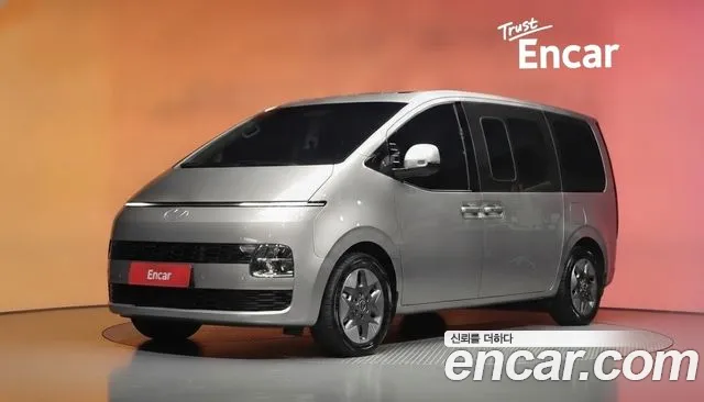 Hyundai Staria 2026 — photo 1