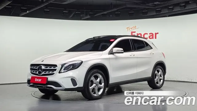 Mercedes-Benz GLA-Class 2018 — photo 1