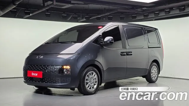 Hyundai Staria 2023 — photo 1