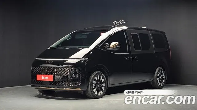 Hyundai Staria 2025 — photo 1
