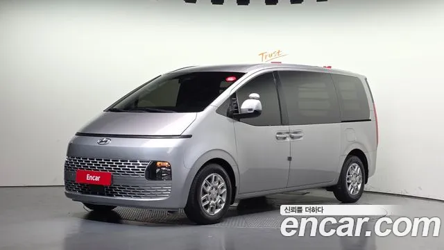 Hyundai Staria 2022 — photo 1