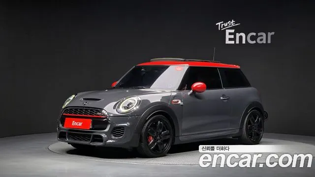 Mini Cooper 2019 — photo 1