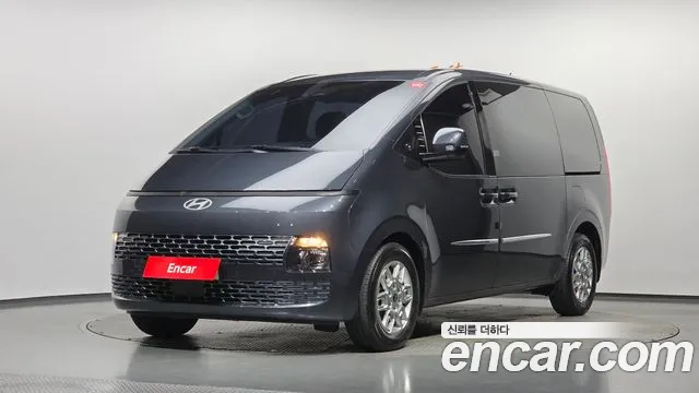 Hyundai Staria 2025 — photo 1