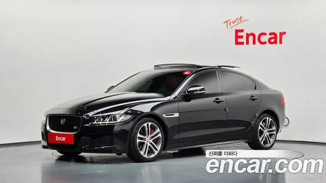 Jaguar XE 2019 — photo 1