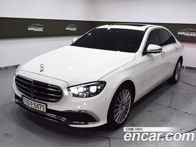 Mercedes-Benz E-Class 2022 — photo 1