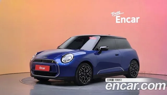 Mini Cooper 2024 — photo 1