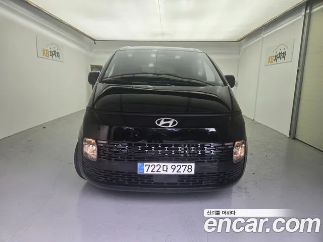 Hyundai Staria 2025 — photo 1