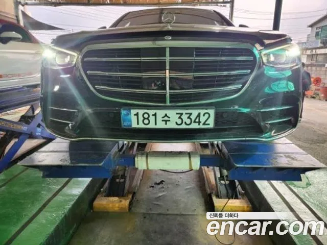 Mercedes-Benz S-Class 2025 — photo 1