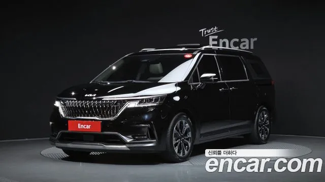 Kia Canival 2023 — photo 1