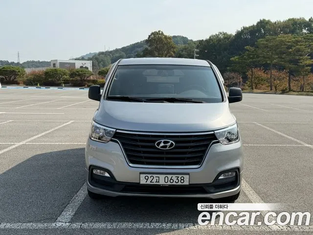 Hyundai Starex 2019 — photo 1