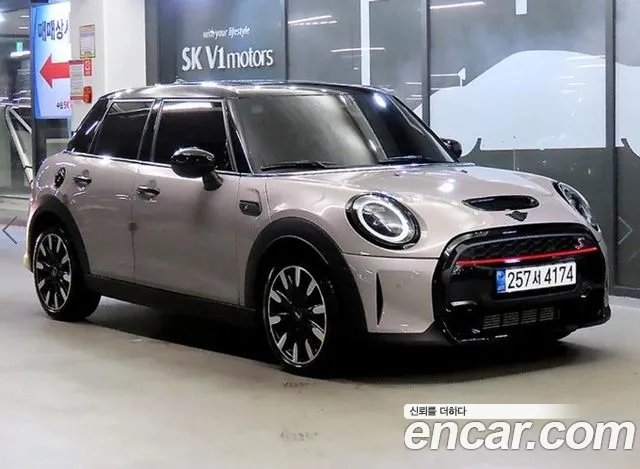 Mini Cooper 2023 — photo 1