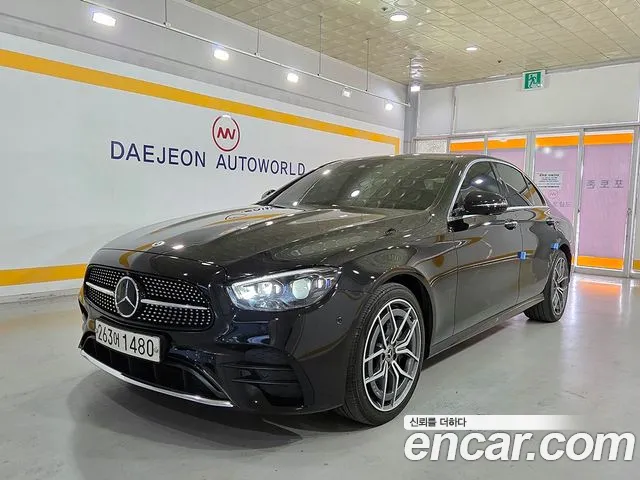Mercedes-Benz E-Class 2023 — photo 1