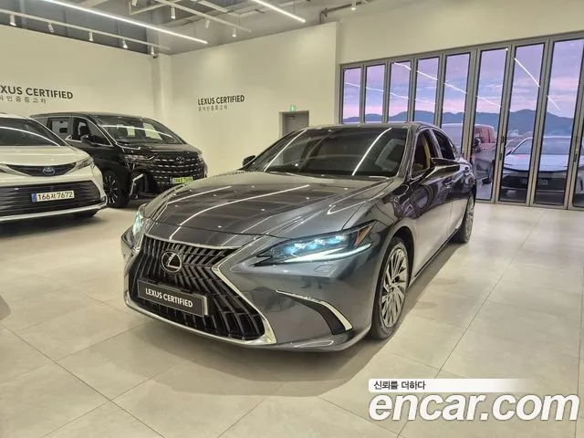 Lexus ES 2023 — photo 1