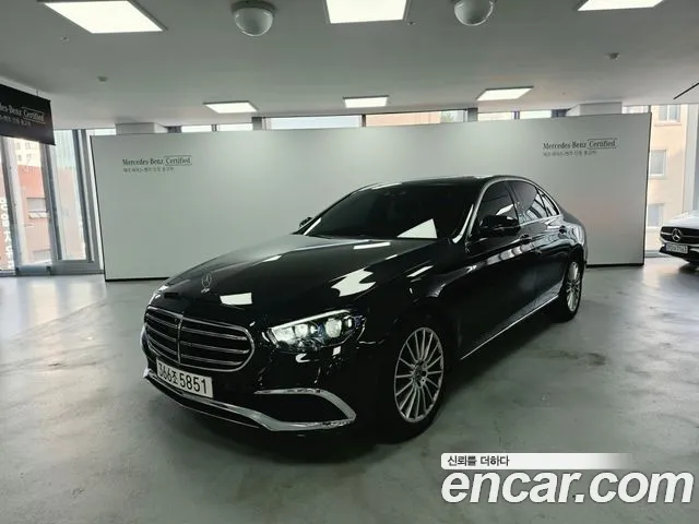 Mercedes-Benz E-Class 2023 — photo 1