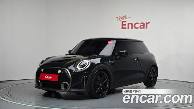 Mini Cooper 2023 — photo 1