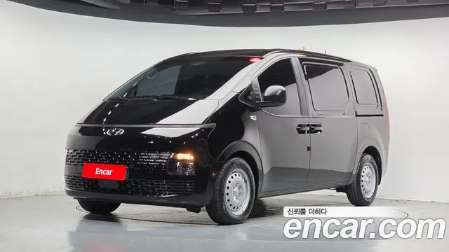 Hyundai Staria 2022 — photo 1