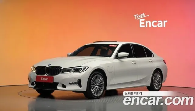 BMW 3-Series 2021 — photo 1