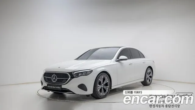 Mercedes-Benz E-Class 2025 — photo 1