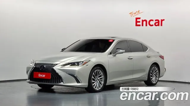 Lexus ES 2019 — photo 1