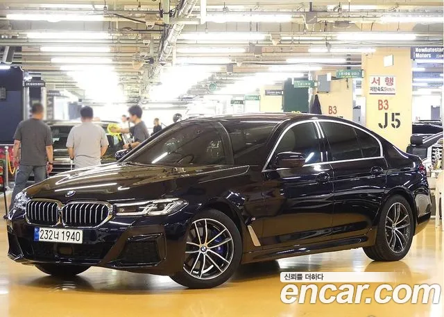 BMW 5-Series 2022 — photo 1