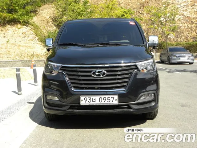 Hyundai Starex 2021 — photo 1