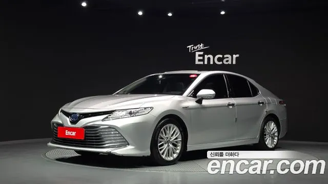 Toyota Camry 2018 — photo 1