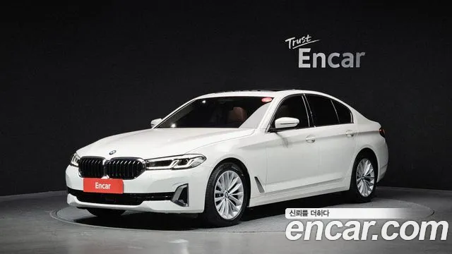 BMW 5-Series 2023 — photo 1