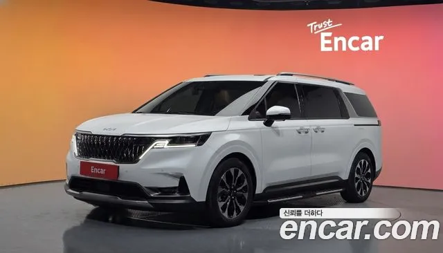 Kia Canival 2023 — photo 1