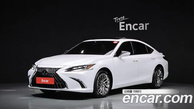 Lexus ES 2023 — photo 1