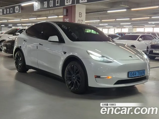 Tesla Model Y 2022 — photo 1