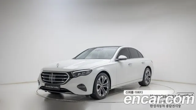 Mercedes-Benz E-Class 2025 — photo 1