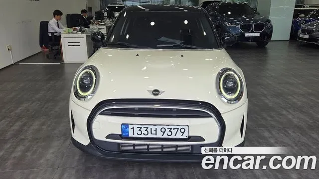 Mini Cooper 2023 — photo 1