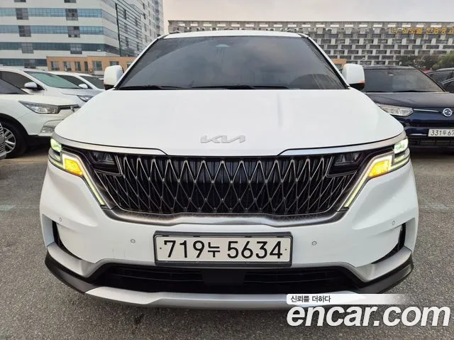 Kia Canival 2023 — photo 1