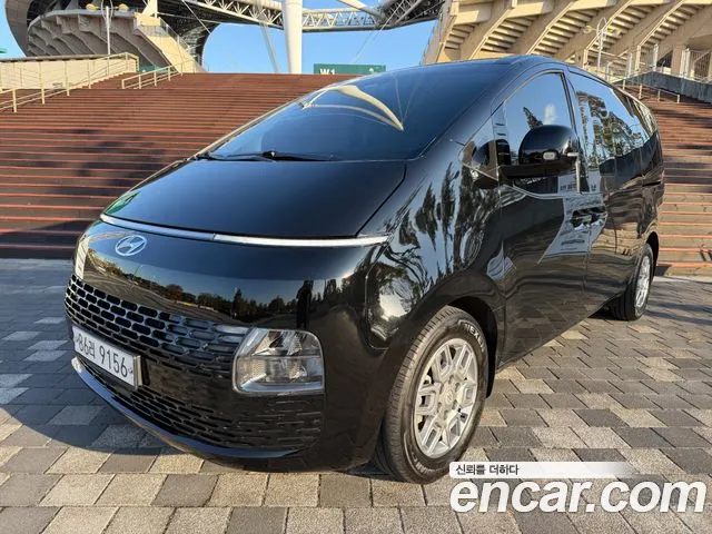 Hyundai Staria 2022 — photo 1