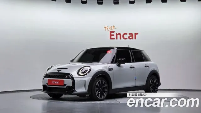 Mini Cooper 2022 — photo 1