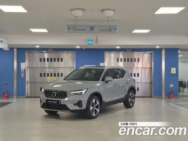 Volvo XC40 2026 — photo 1