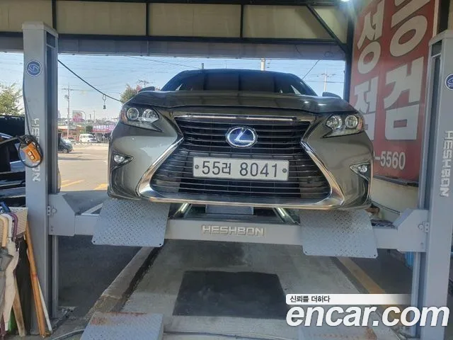 Lexus ES 2017 — photo 1