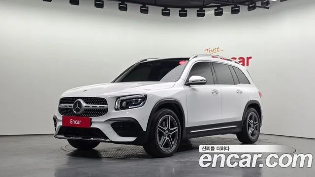 Mercedes-Benz GLB-Class 2023 — photo 1