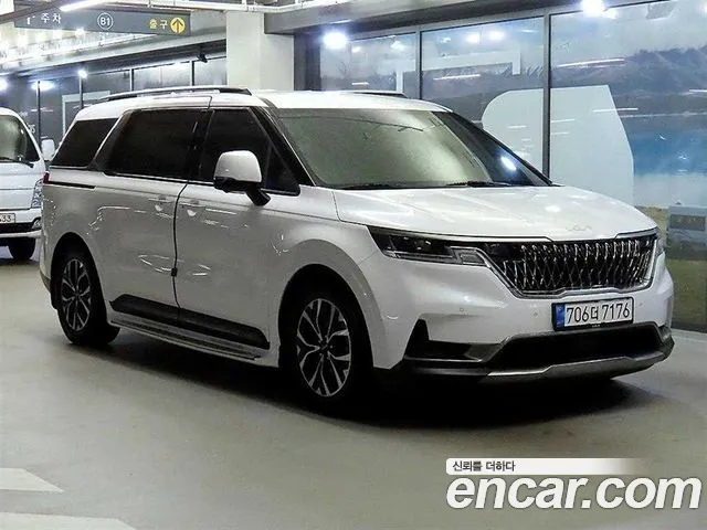 Kia Canival 2023 — photo 1