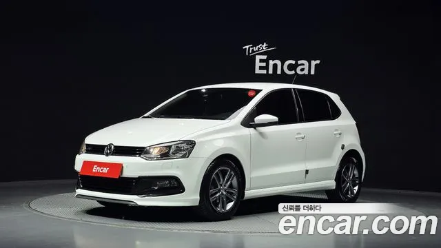 Volkswagen Polo 2015 — photo 1
