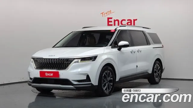 Kia Canival 2023 — photo 1