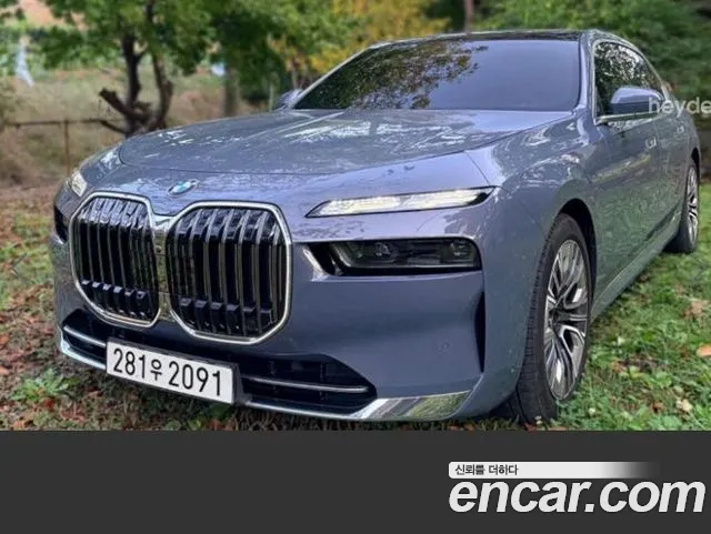 BMW 7-Series 2023 — photo 1