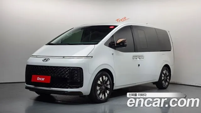 Hyundai Staria 2022 — photo 1