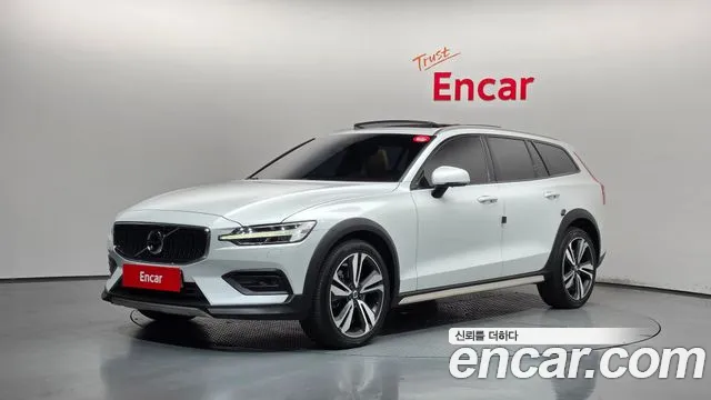 Volvo V60 2021 — photo 1